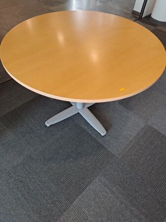 Rundt bord  Ø 110 cm.