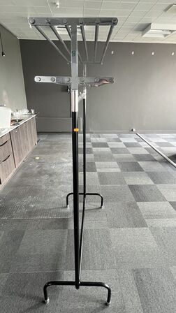 Arkitekttegnet tøjstativ