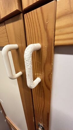 To skabe med låger 