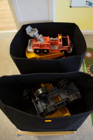 Skrivepult, reol m.v.