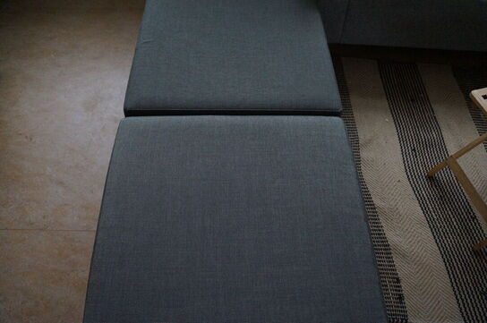 Sofagruppe, bord, tæppe, m.v.