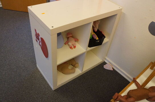 Diverse legetøj, stole, legekøkken, m.v.