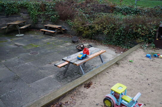 Legehus inkl. Sandkasse legetøj