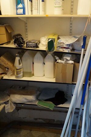 Parti sæbe, rengøringsmidler, m.v.