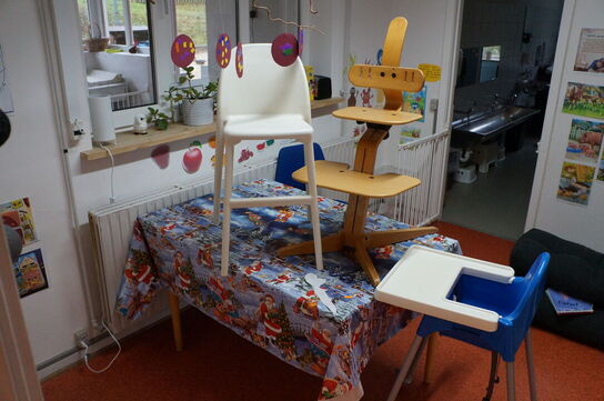 Bord inkl. Højstole, m.v.