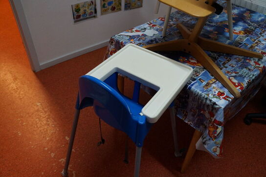 Bord inkl. Højstole, m.v.