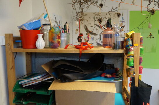 2 stk. reoler inkl. Diverse legetøj, m.v.