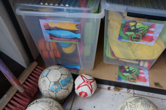 Diverse tæpper, udendørslegetøj, m.v.