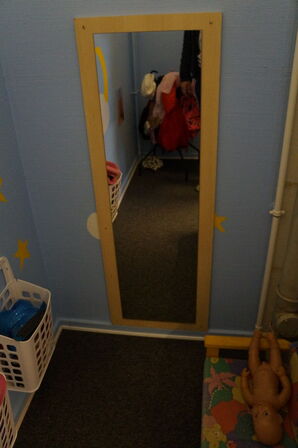 Diverse legetøj, stole, legekøkken, m.v.