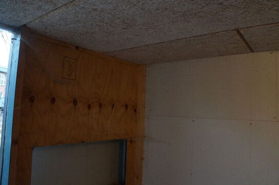 10 fods isoleret container med el.