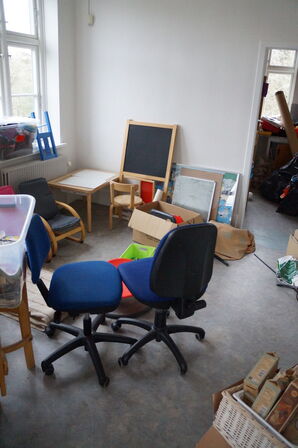 Indhold i rum af diverse stole, m.v.