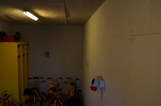 10 fods isoleret container med el.