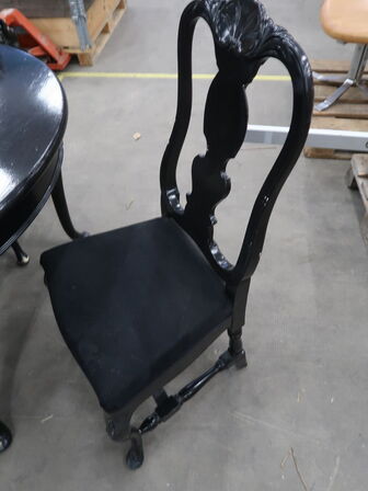 Spisebord med 3 tillægsplader og 10 stk. stole fra LYSBERG, HANSEN & THERP