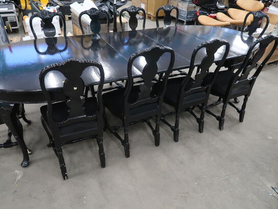 Spisebord med 3 tillægsplader og 10 stk. stole fra LYSBERG, HANSEN & THERP