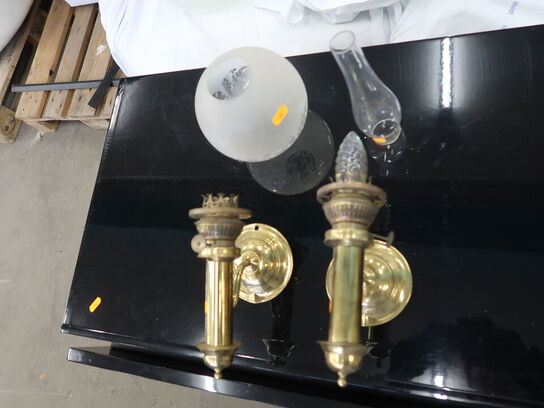 2 stk. Væglamper - mangler glas til den ene