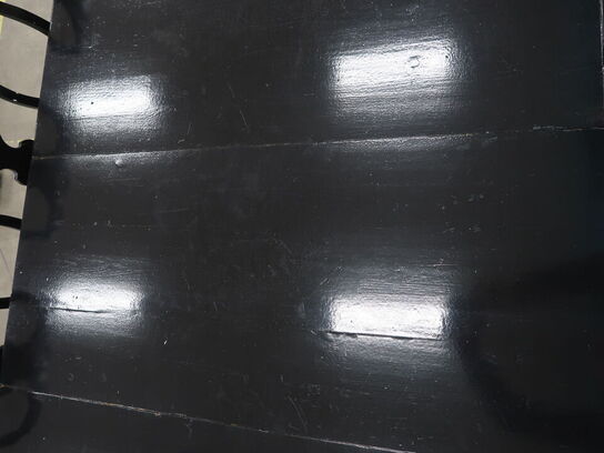 Spisebord med 3 tillægsplader og 10 stk. stole fra LYSBERG, HANSEN & THERP