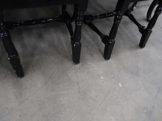 Spisebord med 3 tillægsplader og 10 stk. stole fra LYSBERG, HANSEN & THERP