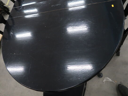 Spisebord med 3 tillægsplader og 10 stk. stole fra LYSBERG, HANSEN & THERP