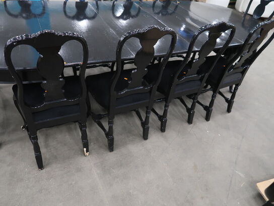 Spisebord med 3 tillægsplader og 10 stk. stole fra LYSBERG, HANSEN & THERP