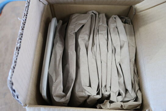 2 kasser (12 pr. stk.) Firkantet Tallerken  KEN STOR KØKKEN 