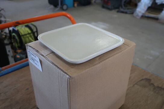 2 kasser (12 pr. stk.) Firkantet Tallerken  KEN STOR KØKKEN 