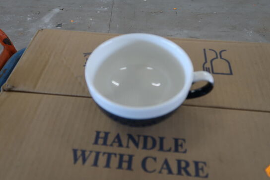 4 kasser (12 pr. stk.) Overkop grå 22,7 cl  CHURCHILL 1795  Stonecast