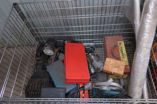 2 stk. rullebukke, paller, reoler, reservedele, værktøj, stiger m.m.