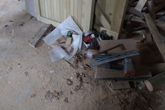 Div. Træ, hegn, værktøj, løftestroppe, buskrydder m.m.