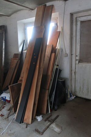 Div. Træ, hegn, værktøj, løftestroppe, buskrydder m.m.