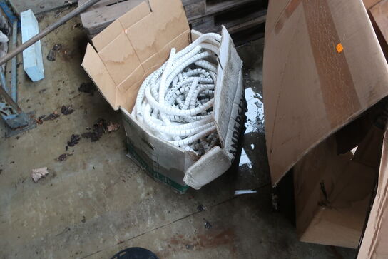 Div. Paller, pallerammer, reservedele, varelager m.m.