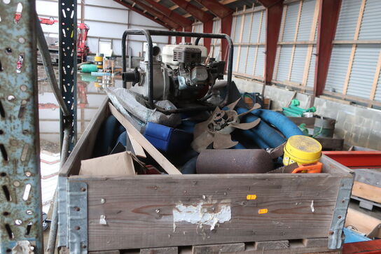 Brændefyr BAXI Solo Innova 20 STD, Div. Paller med indhold, fælge med dæk m.m.