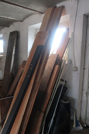 Div. Træ, hegn, værktøj, løftestroppe, buskrydder m.m.