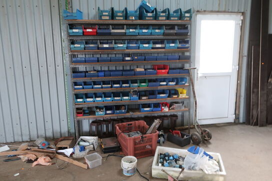 2 stk. rullebukke, paller, reoler, reservedele, værktøj, stiger m.m.