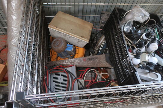 2 stk. rullebukke, paller, reoler, reservedele, værktøj, stiger m.m.