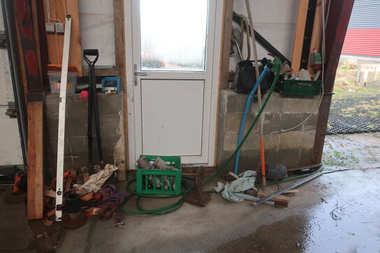 Div. Dunke, haveredskaber, løftestroppe, arbejdsborde, værktøj m.m.