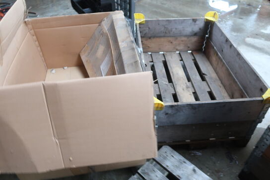 Div. Paller, pallerammer, reservedele, varelager m.m.