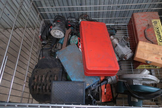 2 stk. rullebukke, paller, reoler, reservedele, værktøj, stiger m.m.