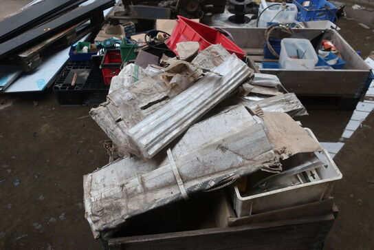 Div. Paller, pallerammer, reservedele, varelager m.m.