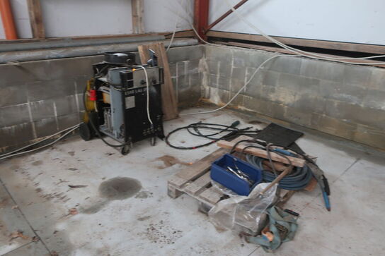 Div. Dunke, haveredskaber, løftestroppe, arbejdsborde, værktøj m.m.