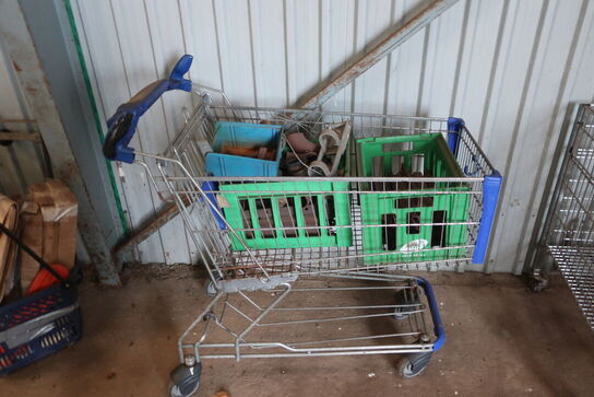 2 stk. rullebukke, paller, reoler, reservedele, værktøj, stiger m.m.