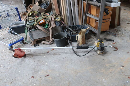 Div. Træ, hegn, værktøj, løftestroppe, buskrydder m.m.