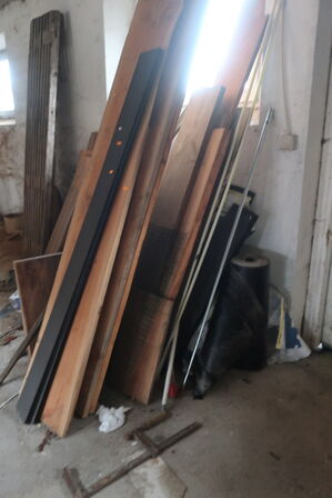 Div. Træ, hegn, værktøj, løftestroppe, buskrydder m.m.