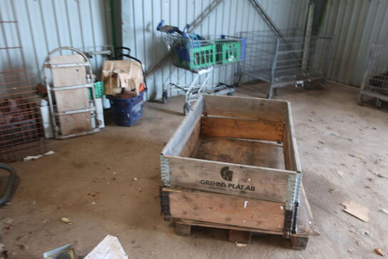 2 stk. rullebukke, paller, reoler, reservedele, værktøj, stiger m.m.