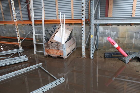 Brændefyr BAXI Solo Innova 20 STD, Div. Paller med indhold, fælge med dæk m.m.