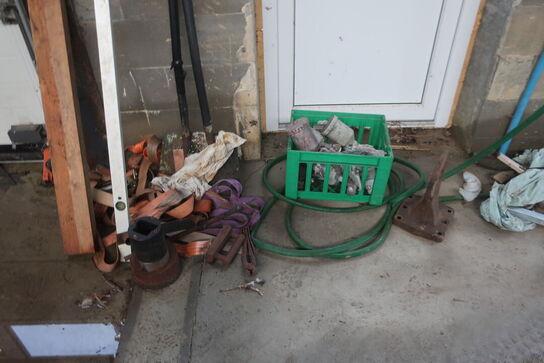 Div. Dunke, haveredskaber, løftestroppe, arbejdsborde, værktøj m.m.