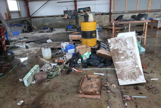 Div. Dunke, haveredskaber, løftestroppe, arbejdsborde, værktøj m.m.