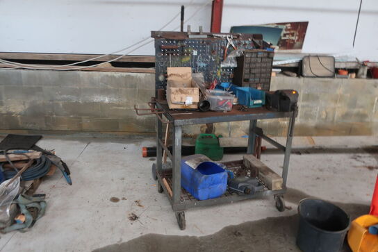 Div. Dunke, haveredskaber, løftestroppe, arbejdsborde, værktøj m.m.