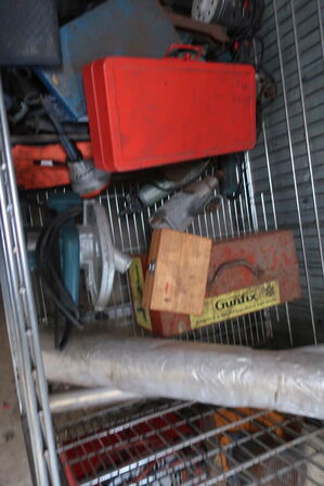 2 stk. rullebukke, paller, reoler, reservedele, værktøj, stiger m.m.