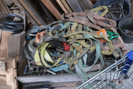 Div. Træ, hegn, værktøj, løftestroppe, buskrydder m.m.