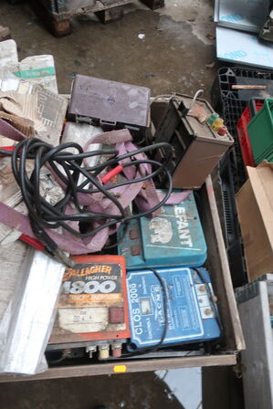 Div. Paller, pallerammer, reservedele, varelager m.m.